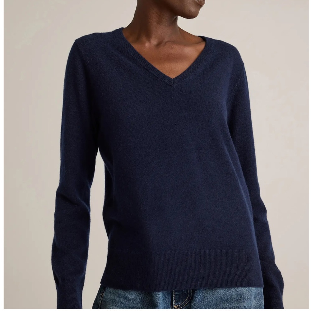 Quince Mongolian Cashmere V-Neck Sweater-True Navy - Picture 2 of 4